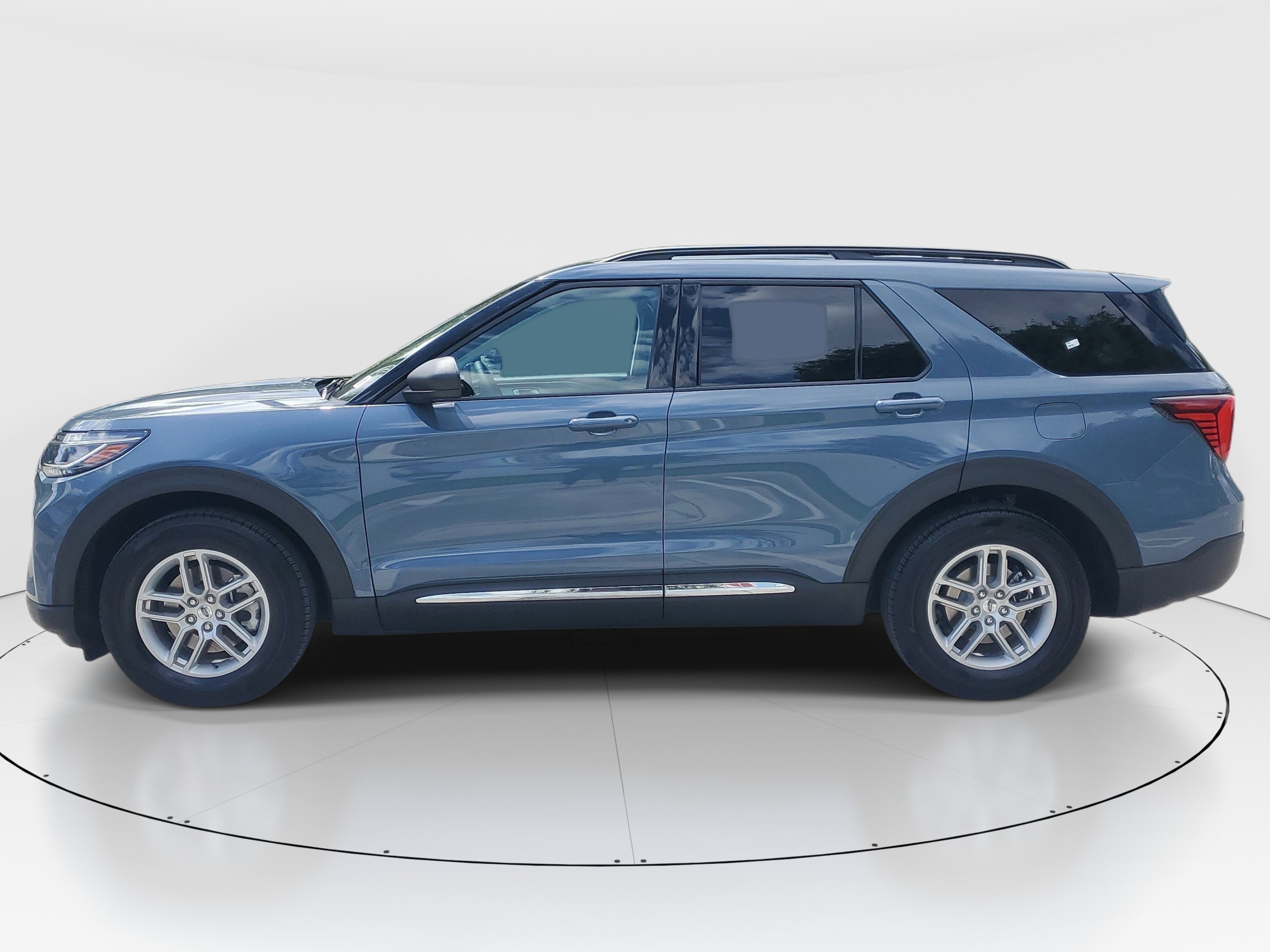 Used 2025 Vapor Blue Ford Active image 6