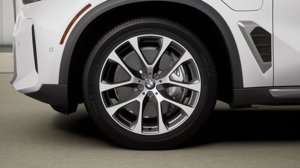 Used 2026 Mineral White Metallic BMW xDrive50e image 33