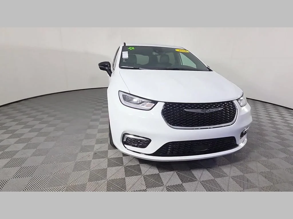 New 2026 Bright White Clear-Coat Exterior Paint Chrysler Select image 40