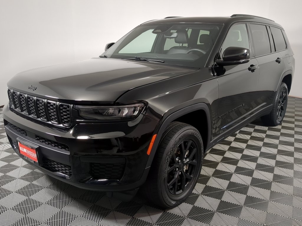 Used 2024 Diamond Black Crystal Pearlcoat Jeep Altitude X image 6