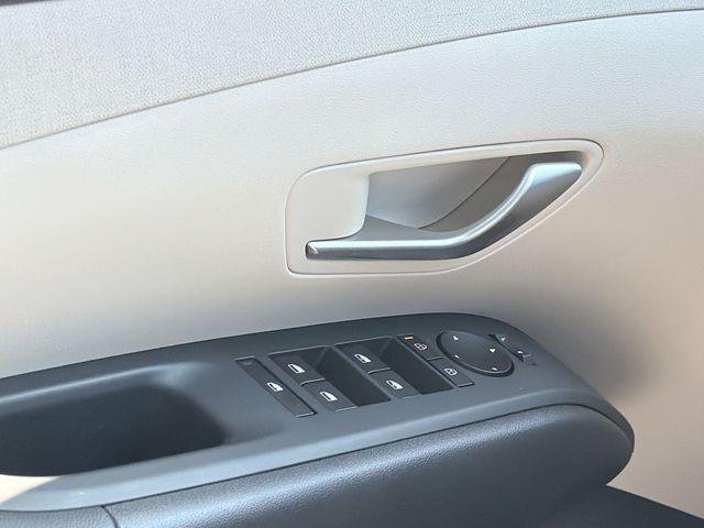 New 2026 White Hyundai SEL Convenience image 17