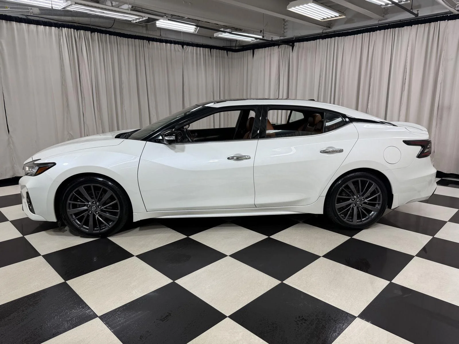 Used 2019 Pearl White Tricoat Nissan Platinum image 4