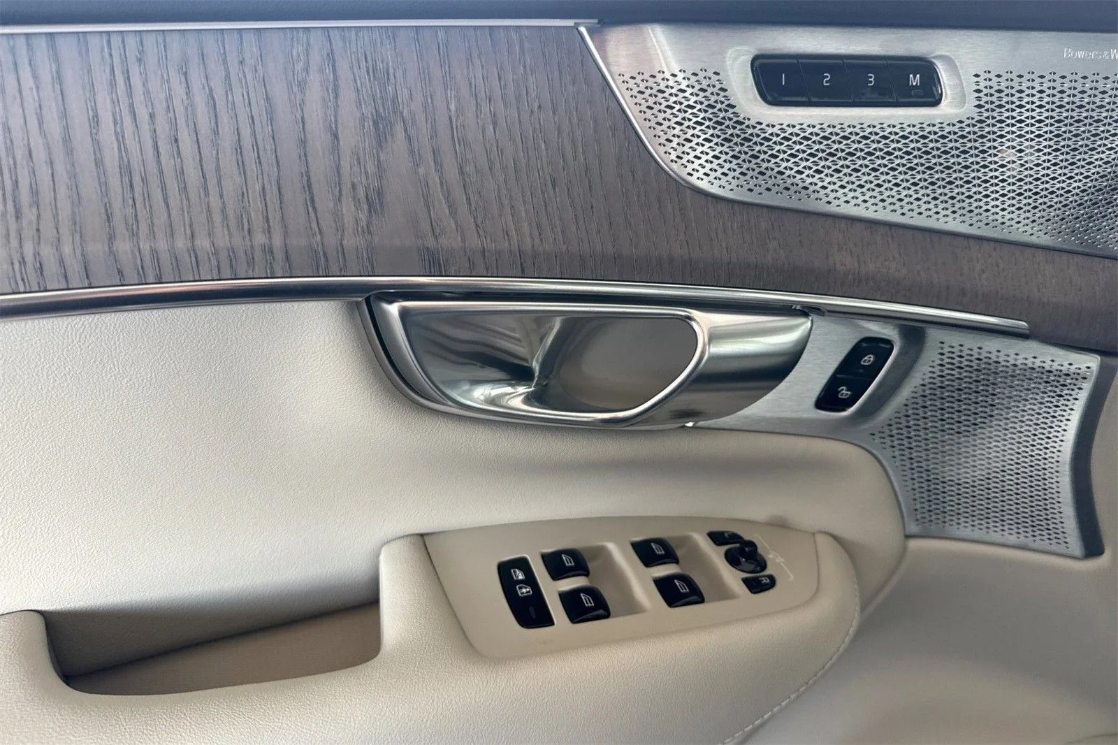 New 2026  Volvo B6 Ultra image 12
