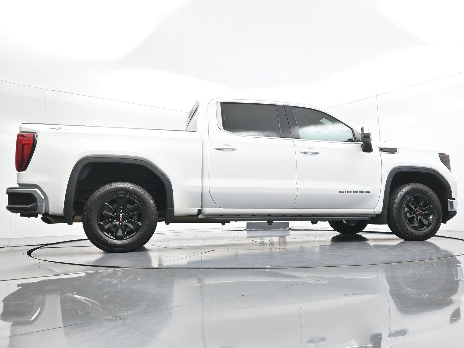 Used 2024 Summit White GMC SLE image 48