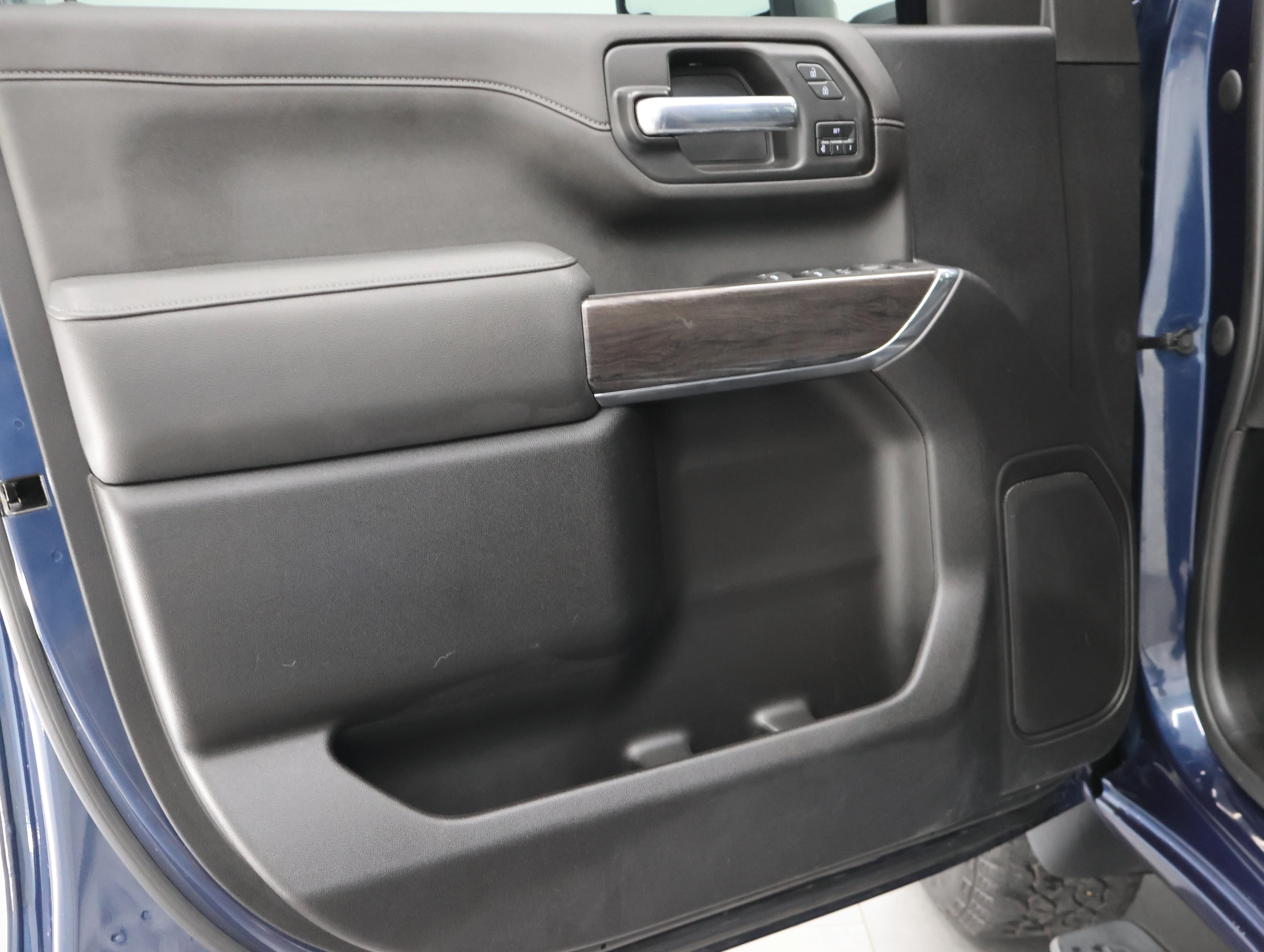 Used 2023 Northsky Blue Metallic Chevrolet LTZ image 39