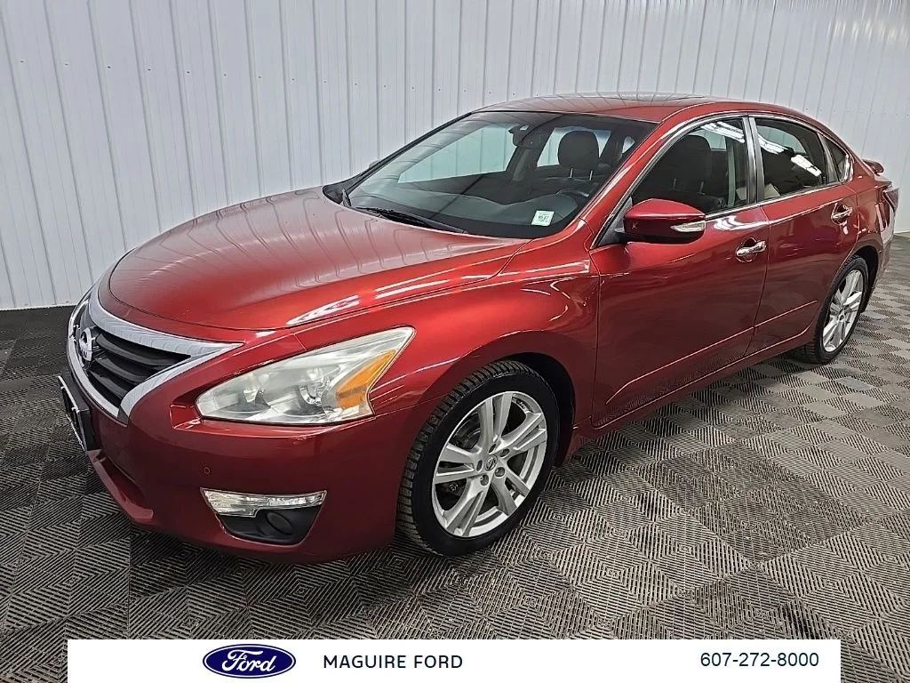 Used 2015 Red Nissan 3.5 SL image 8