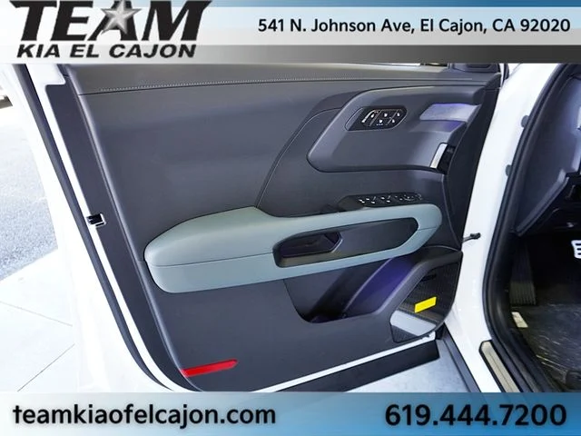 New 2027 White Kia X-Line SX image 32