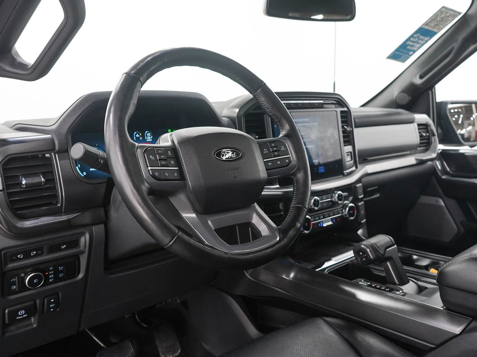 Used 2024 Agate Black Metallic Ford LARIAT image 25