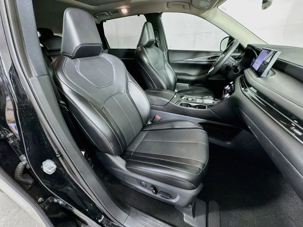 Certified Used 2024 Mineral INFINITI LUXE image 39