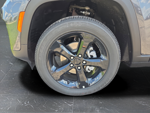 New 2025 Baltic Gray Metallic Clearcoat Jeep Altitude X image 40