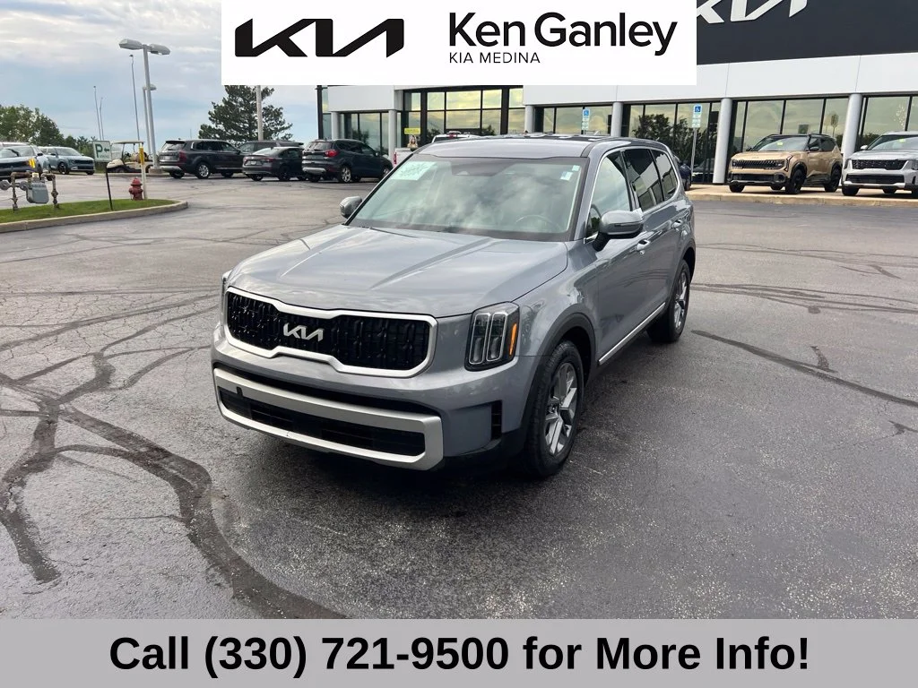 Used 2024 Silver Kia LX image 3