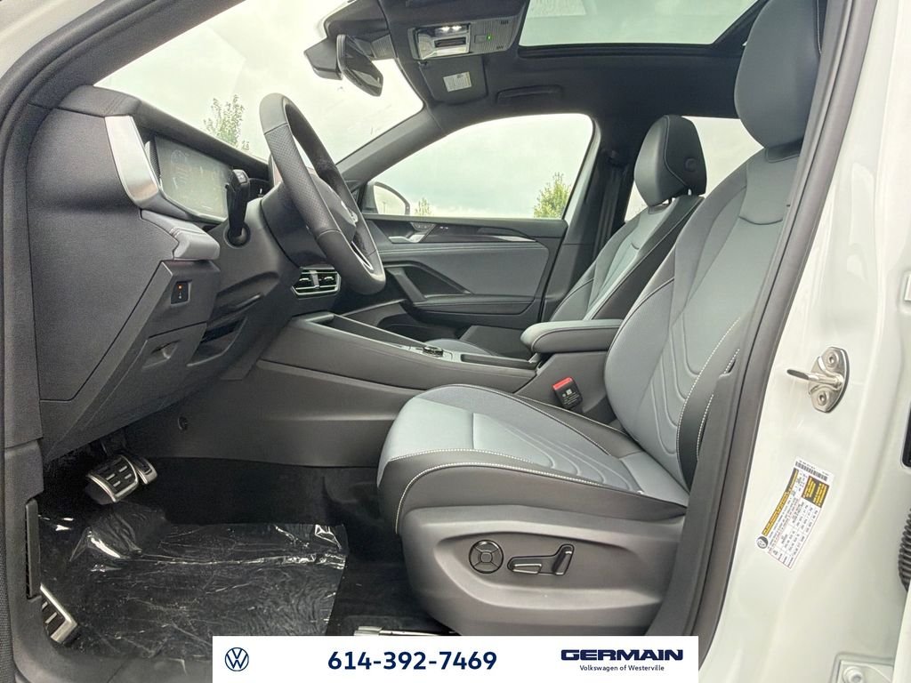 New 2026 Opal White w/Deep Black Roof Volkswagen 2.0T SE R-Line Black image 20