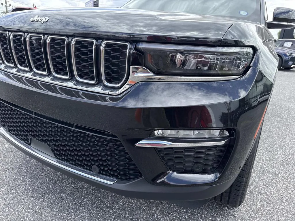 Used 2023 Black Jeep Limited image 9