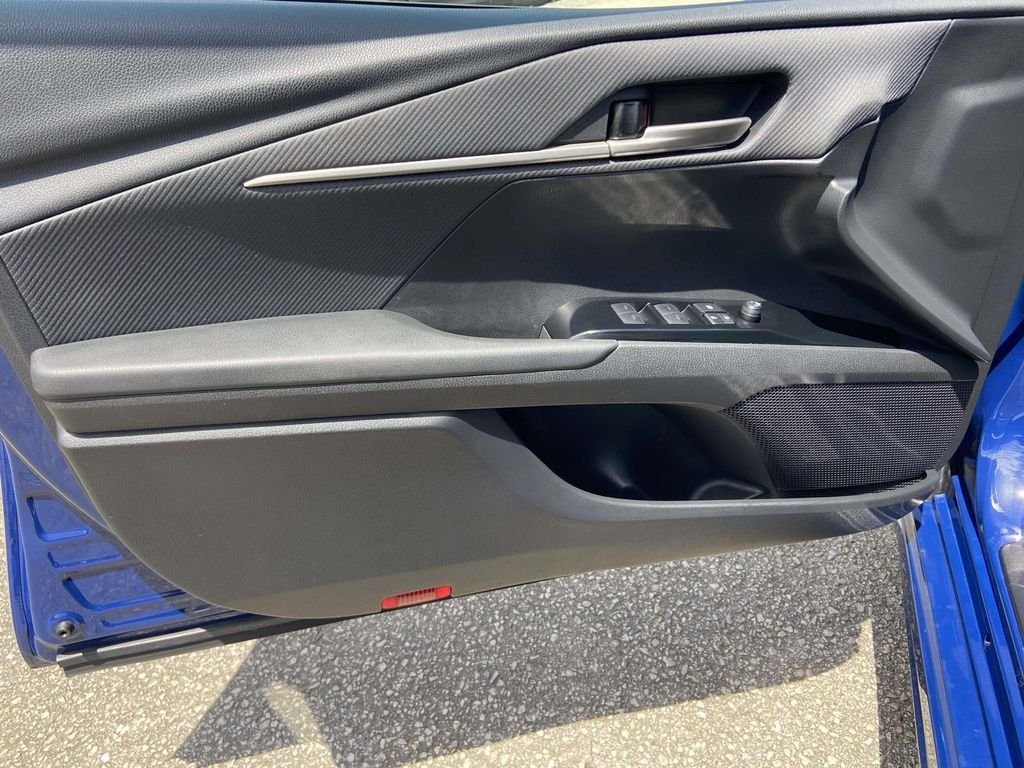 2025 Toyota Camry SE - Photo 11