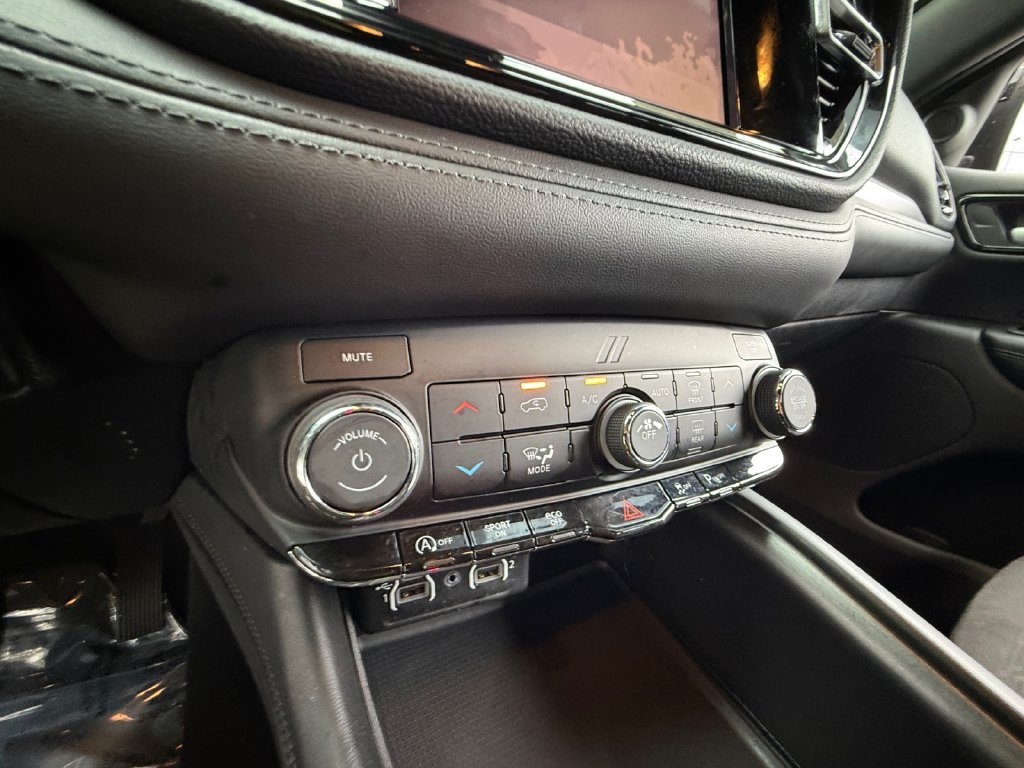 Used 2023 Black Dodge SXT image 23