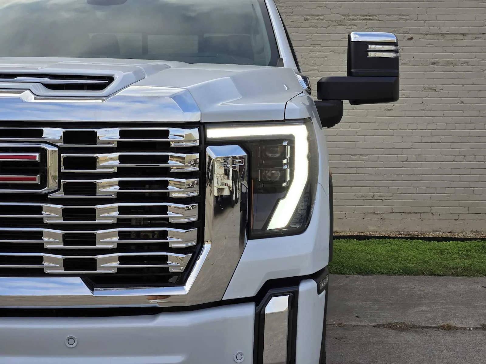 New 2026 Glacier White Tricoat GMC Denali image 5