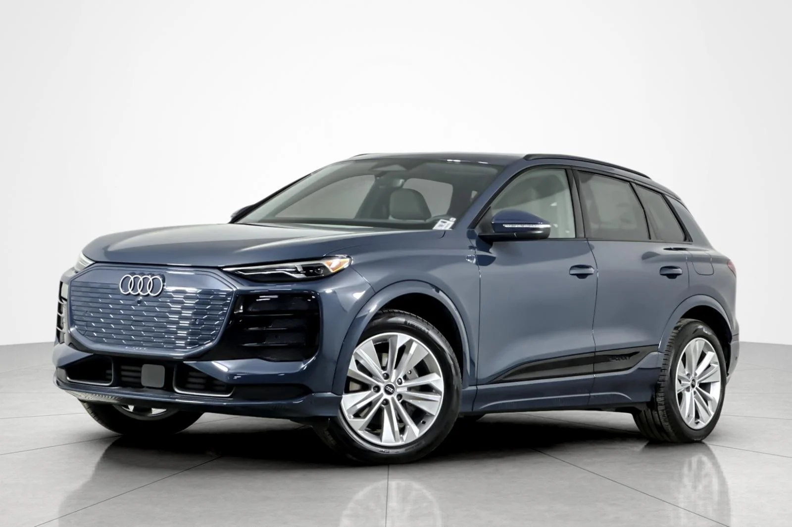 2025 Audi Q6 e-tron Premium Plus's photo