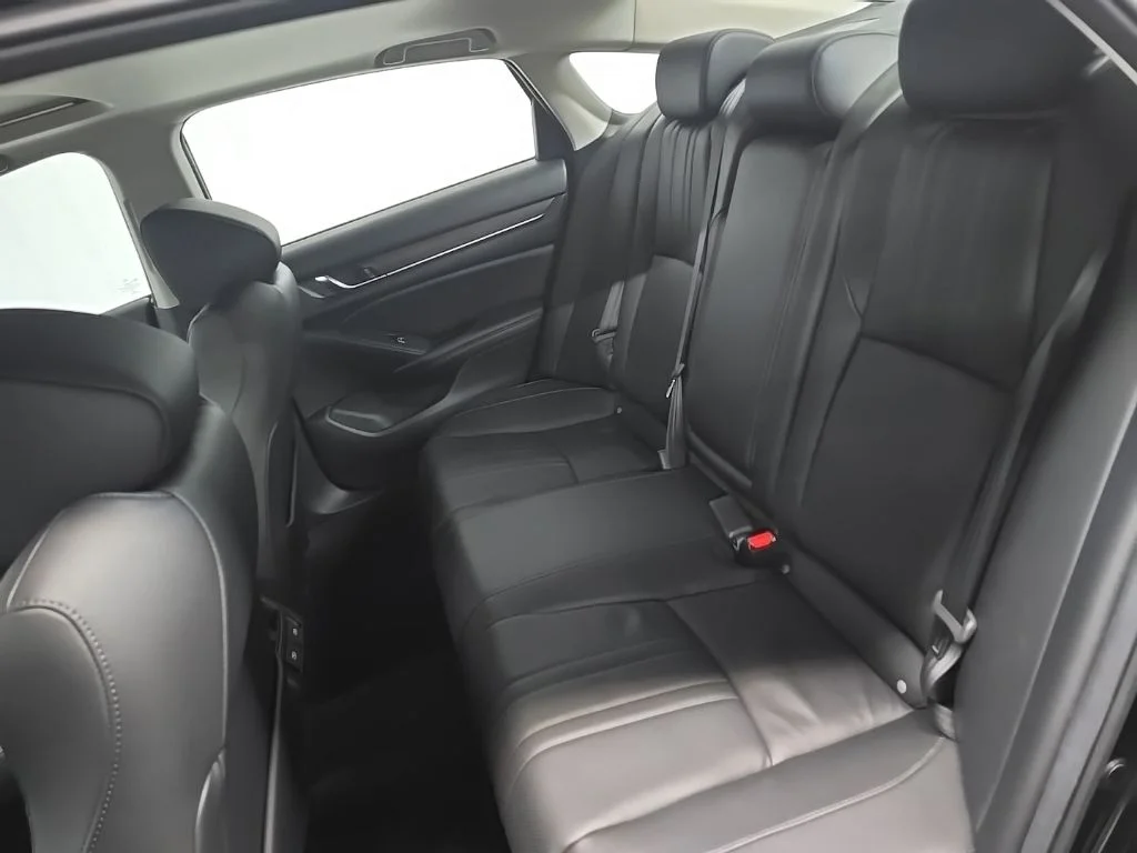 Used 2022 Black Honda EX-L image 32