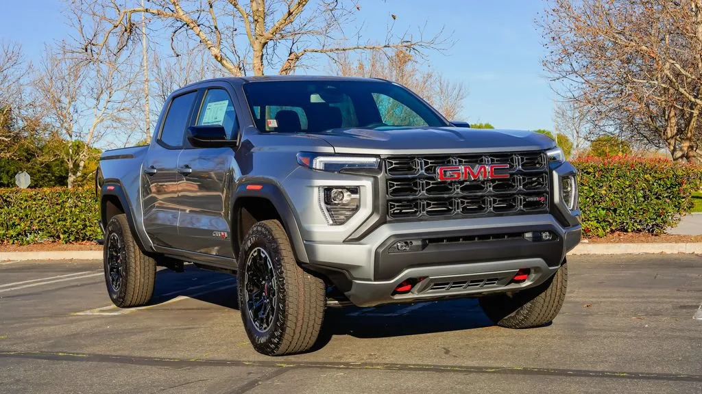 New 2026 Sterling Metallic GMC AT4 image 5