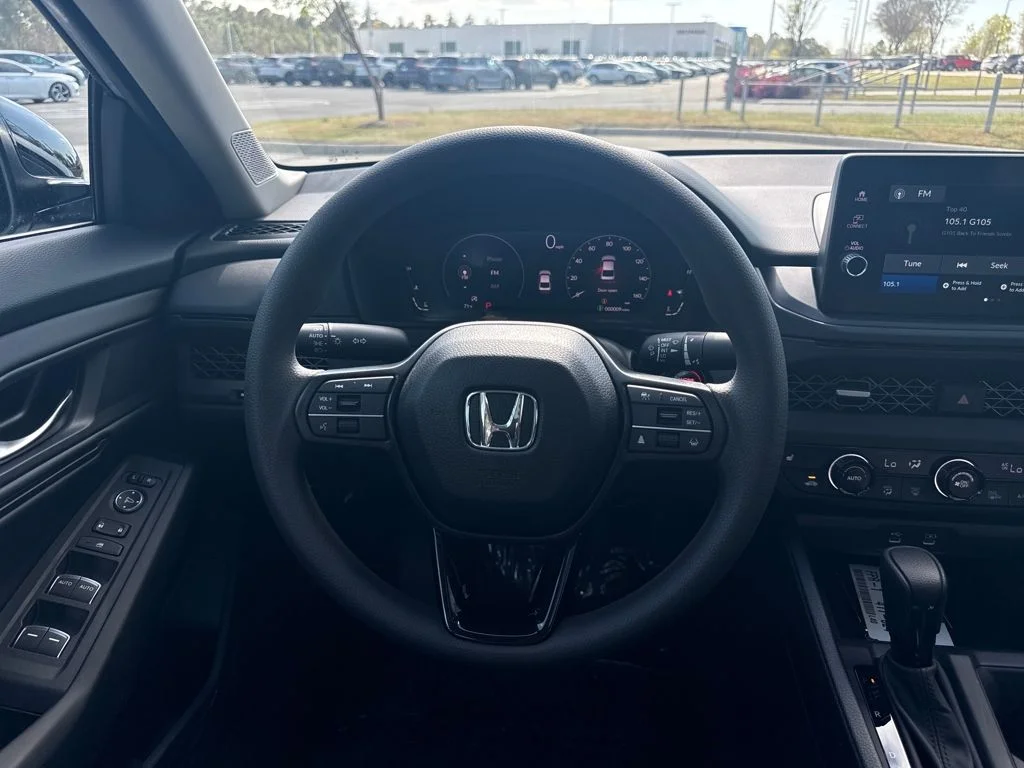 Used 2026 Solar Silver Metallic Honda SE image 18
