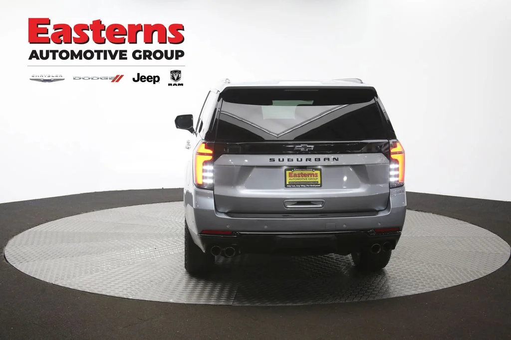 Used 2025 Gray Chevrolet Z71 image 39
