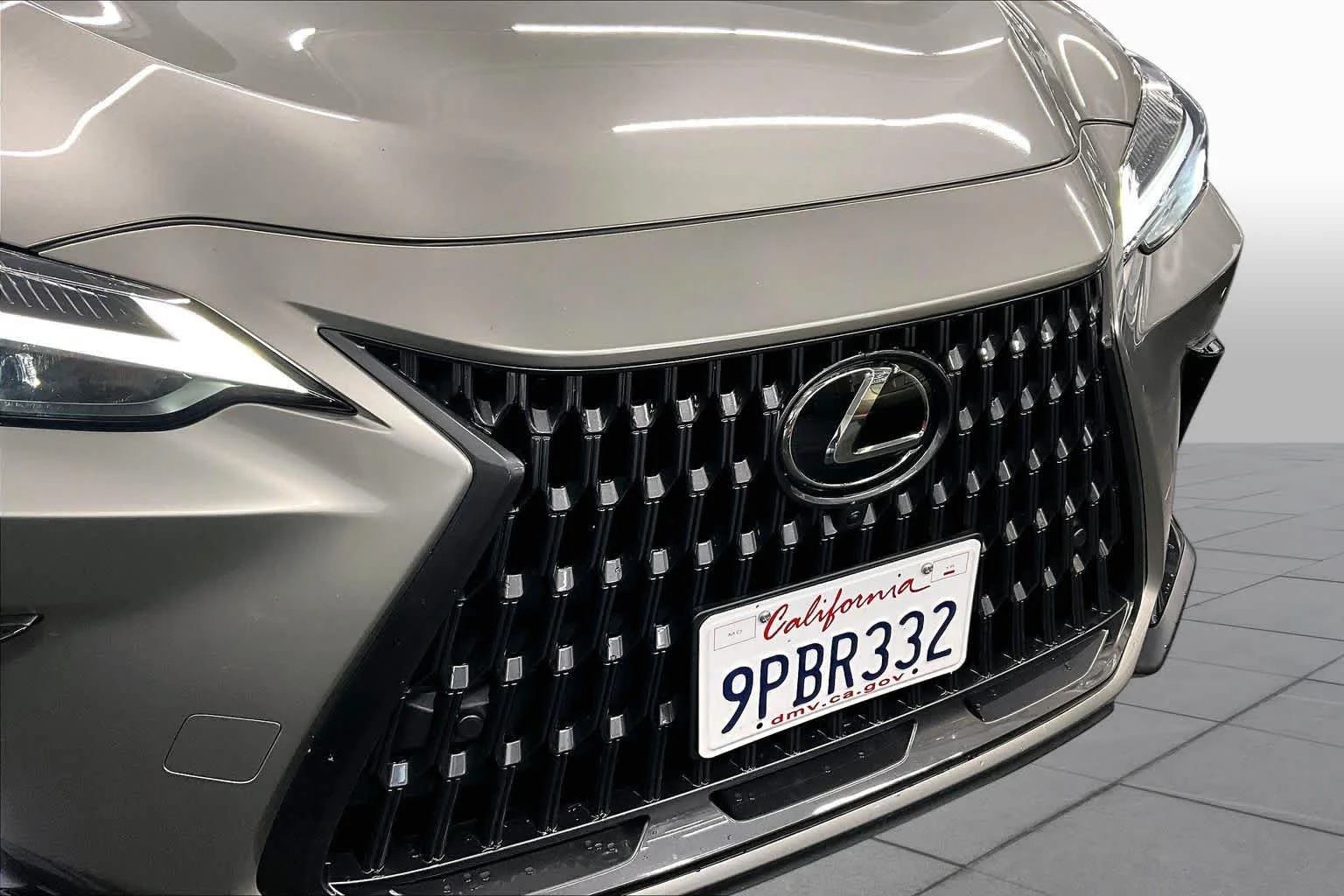 Used 2025 Atomic Silver Lexus Premium image 29