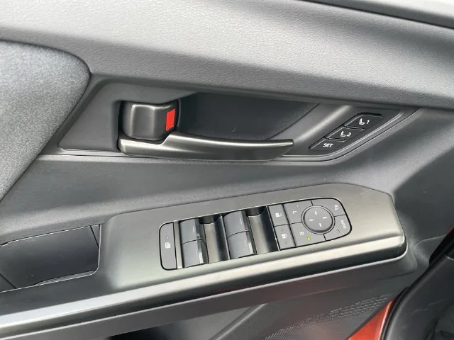 2026 Toyota C-HR XSE - Photo 15