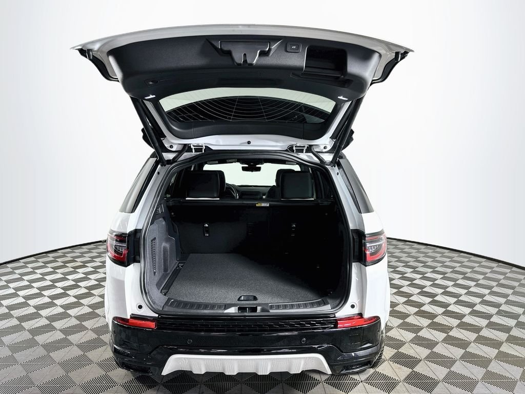 Used 2025  Land Rover SE image 27