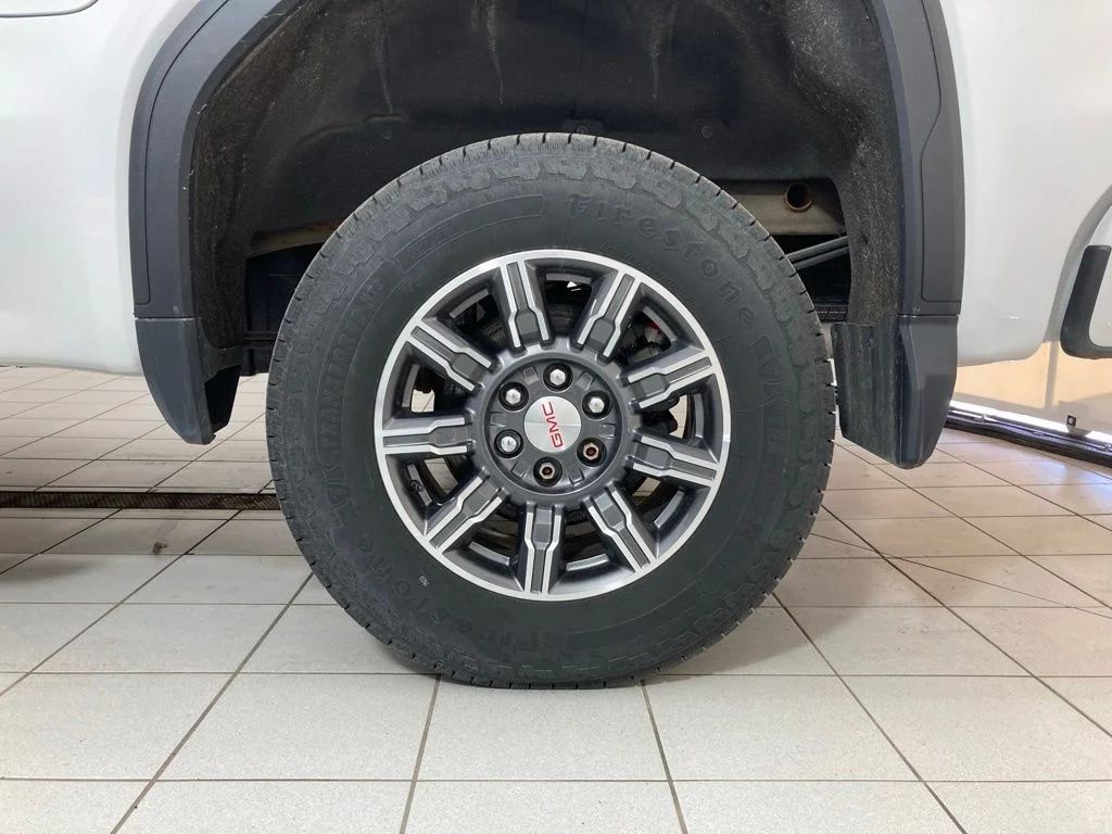 Used 2024 White GMC AT4 image 29