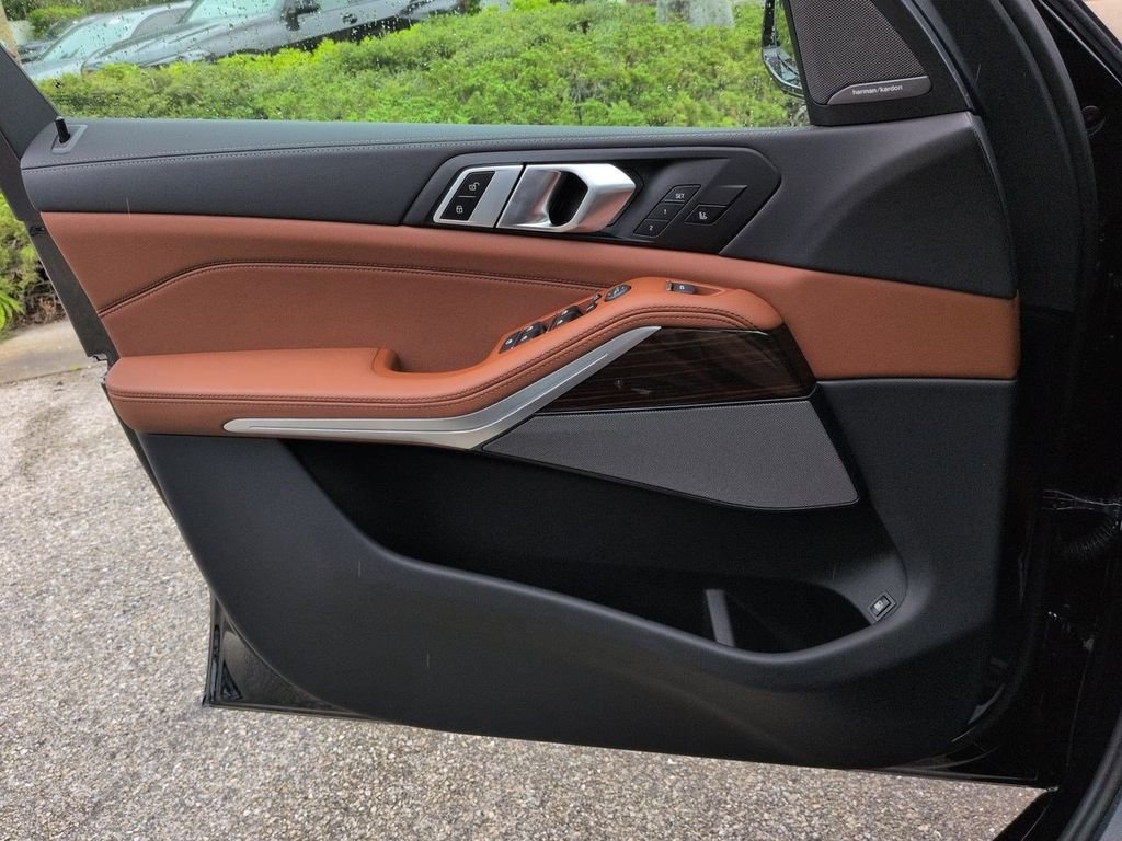 New 2026 Black Sapphire Metallic BMW xDrive50e image 31