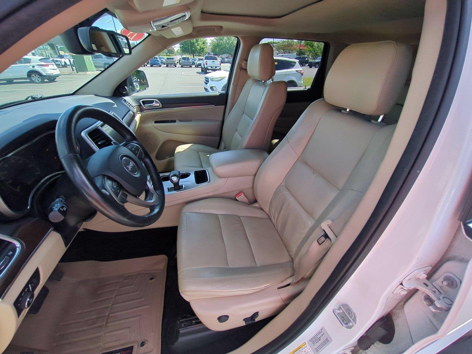 Used 2015 Bright White Clearcoat Jeep Limited image 17