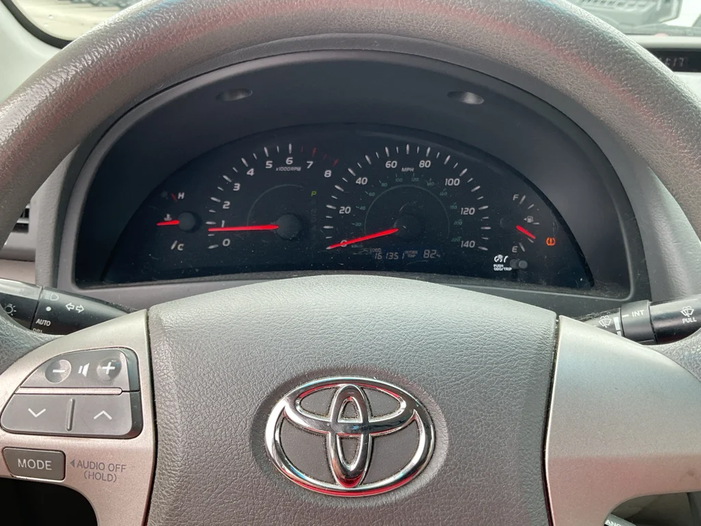 Used 2007 Titanium Metallic Toyota LE image 17