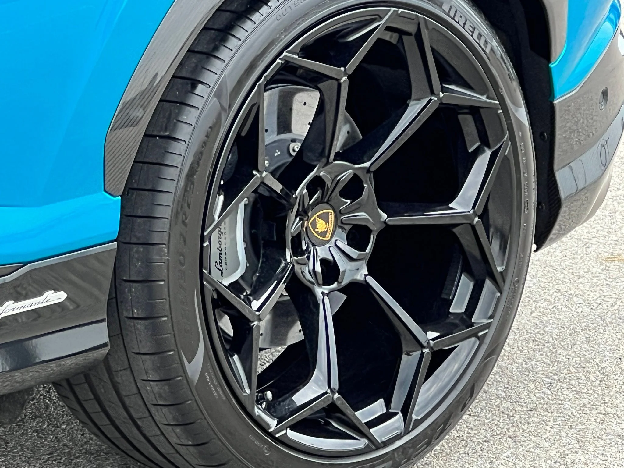 Used 2023 Blue Lamborghini Performante image 16