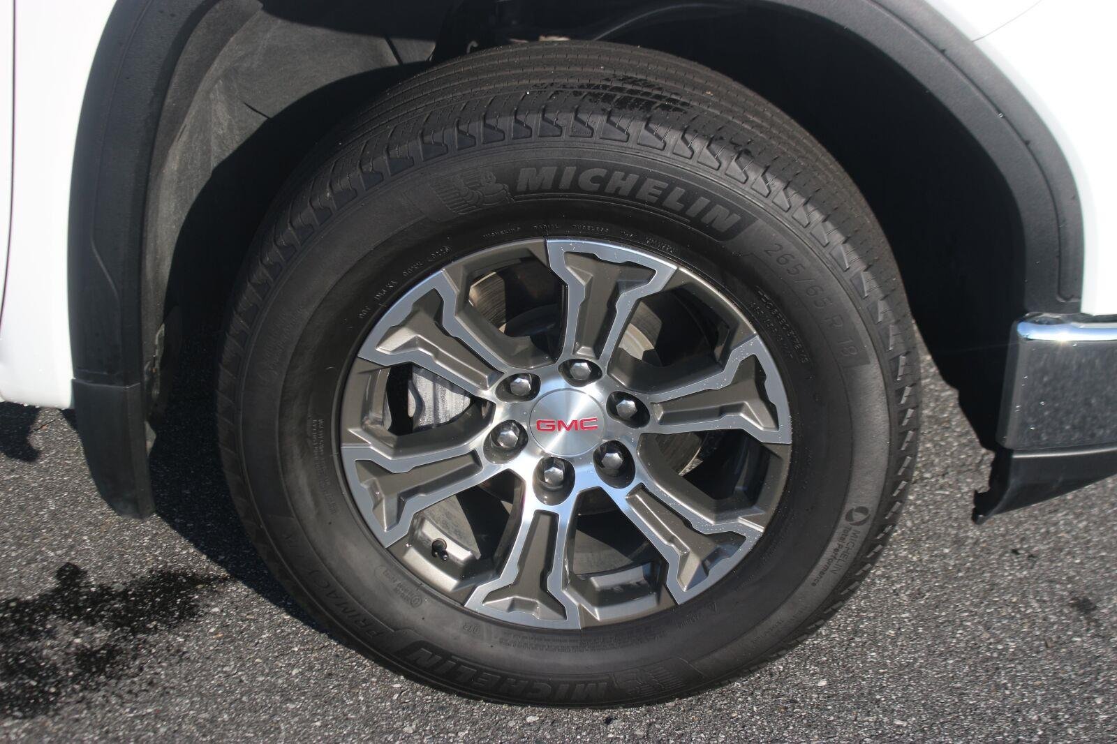 Used 2025 Summit White GMC SLT image 37