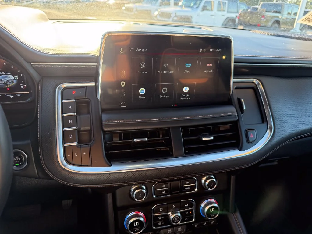 Used 2023 White GMC AT4 image 10