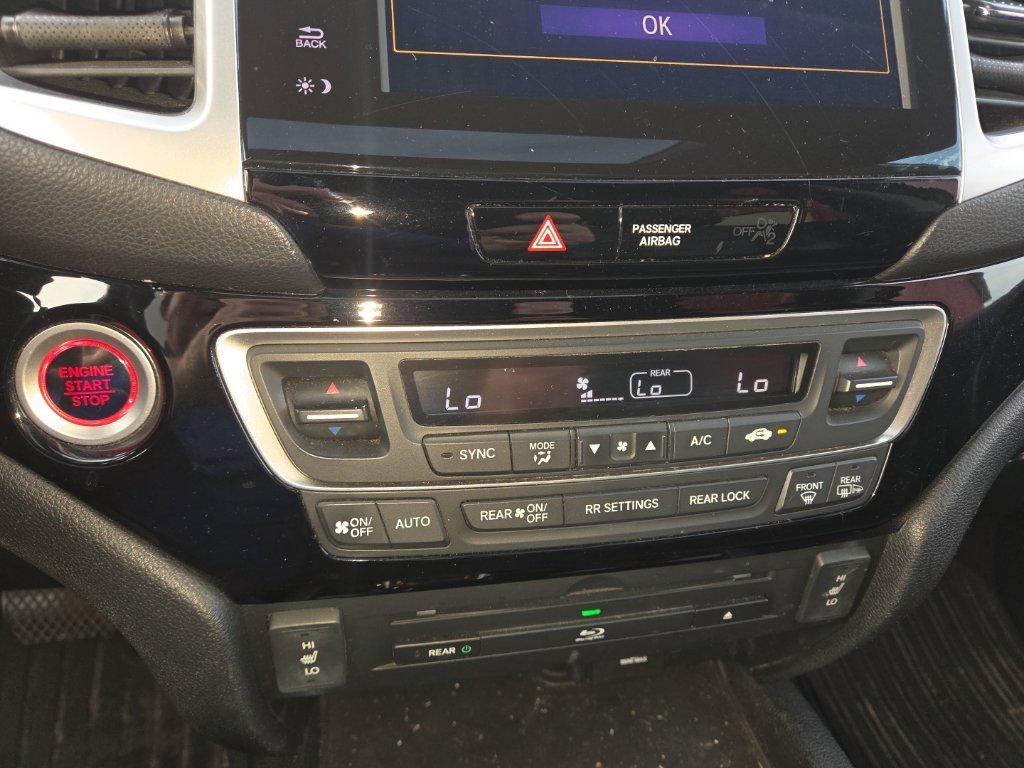 Used 2016  Honda Touring image 15