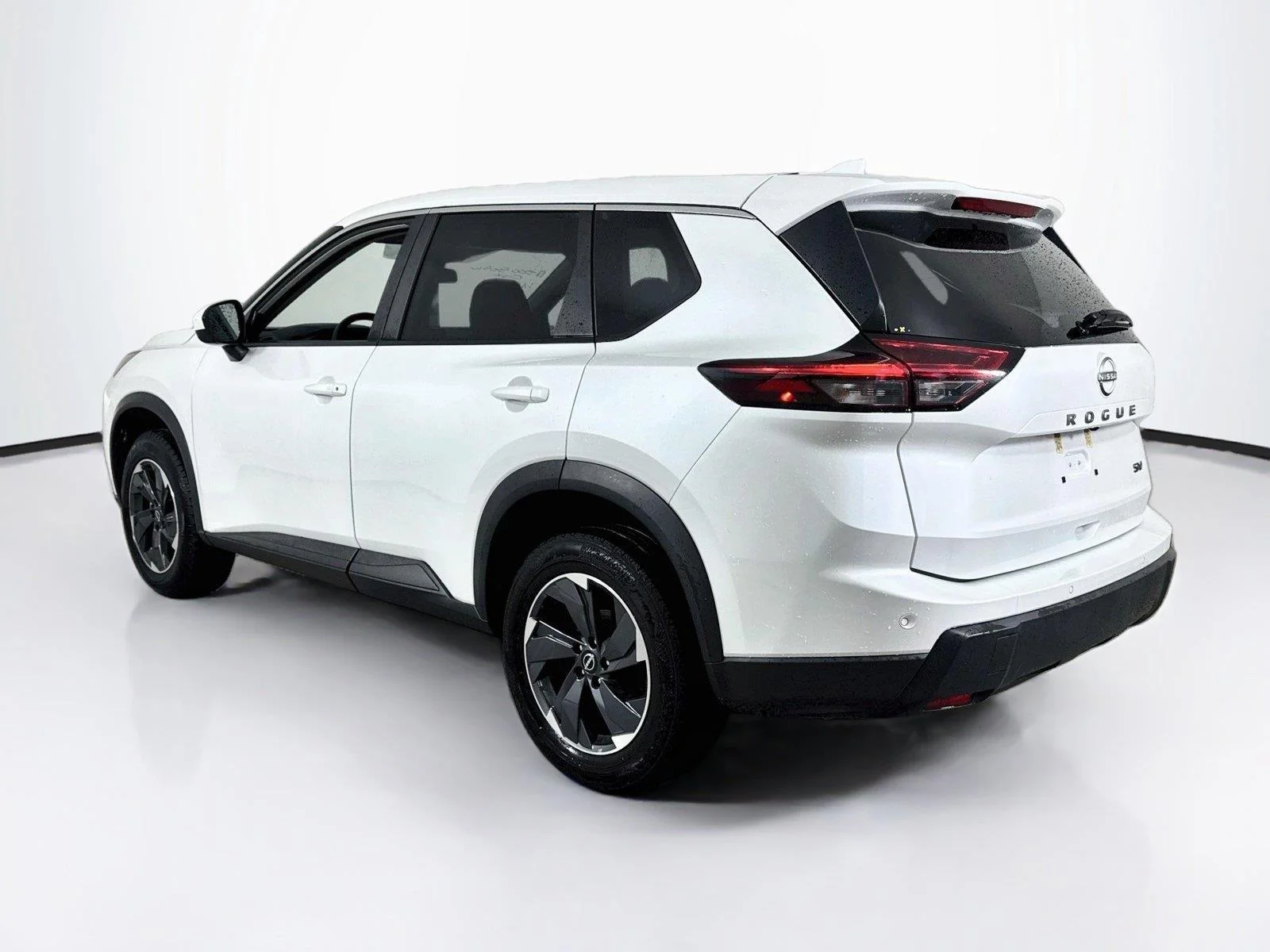 Used 2024 Everest White Pearl Nissan SV image 7