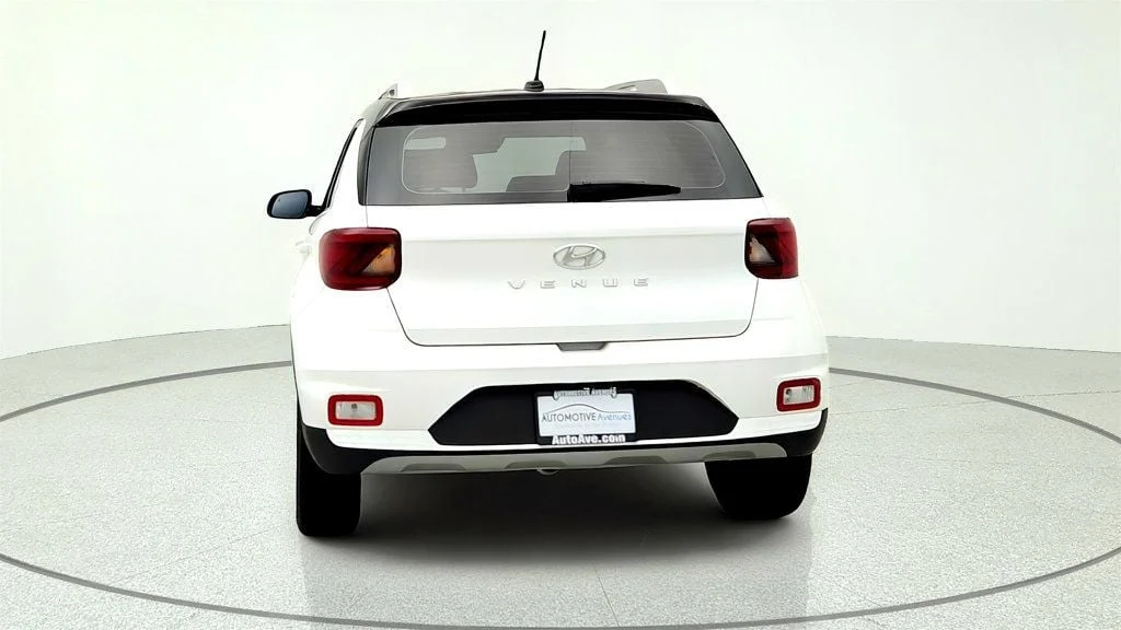 Used 2023 Lunar White Hyundai Limited IVT image 6