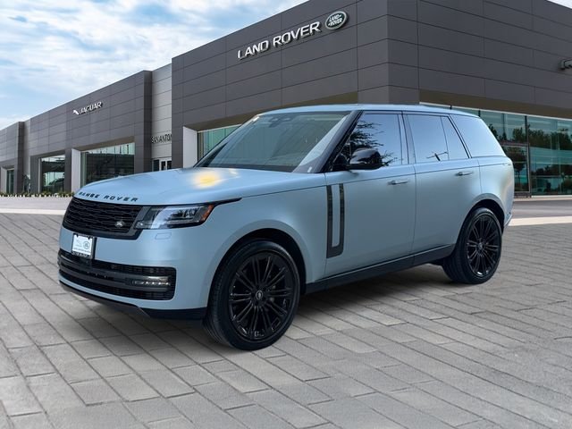 Used 2025 White Land Rover SE image 1