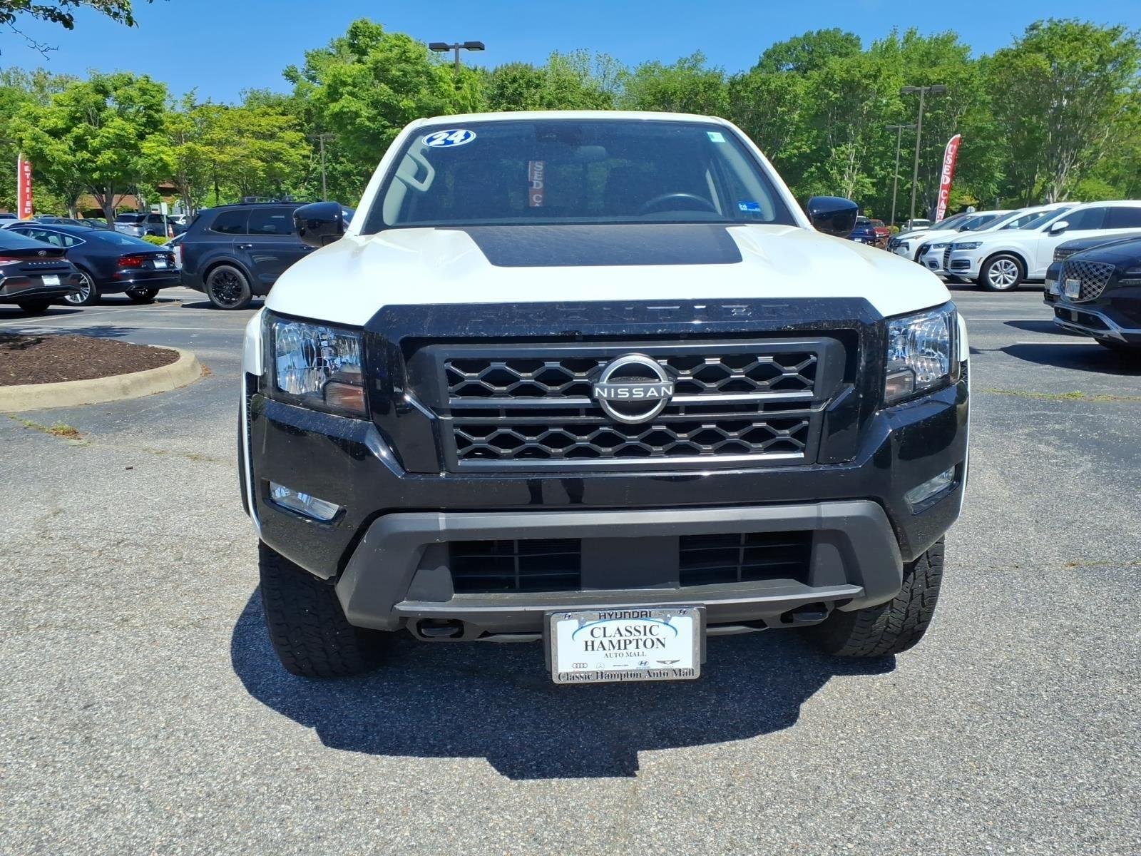 Used 2024 Glacier White Nissan SV image 3