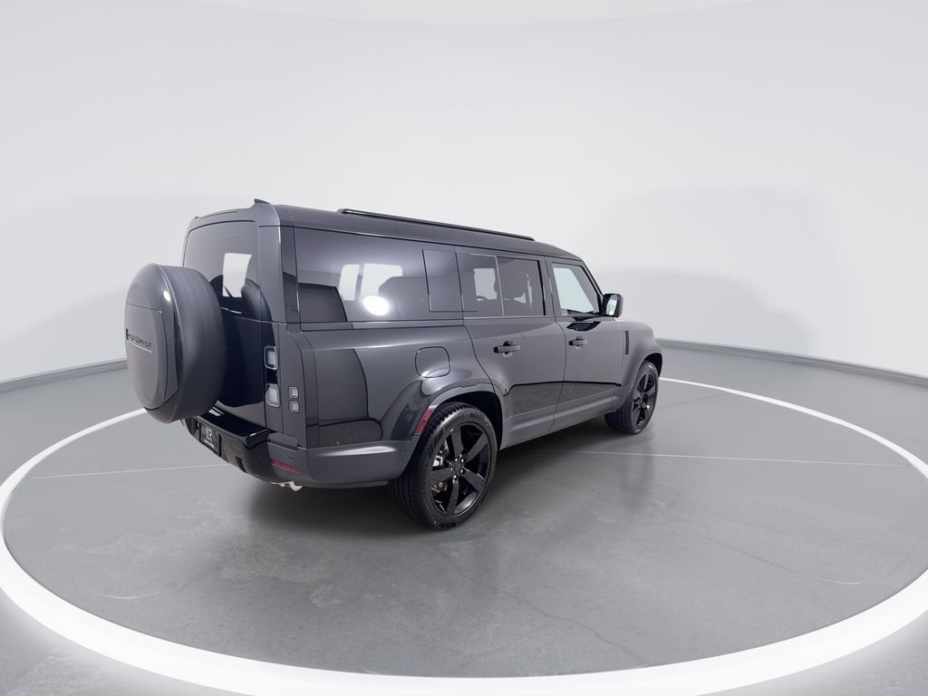 New 2026 SANTORN BLK MET Land Rover S image 8