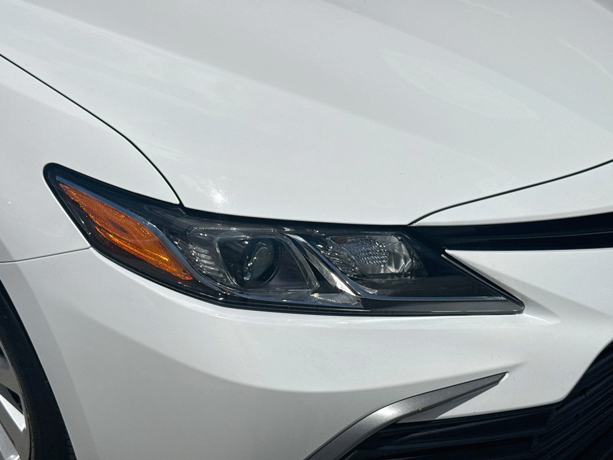 Used 2023 Ice Toyota LE image 31