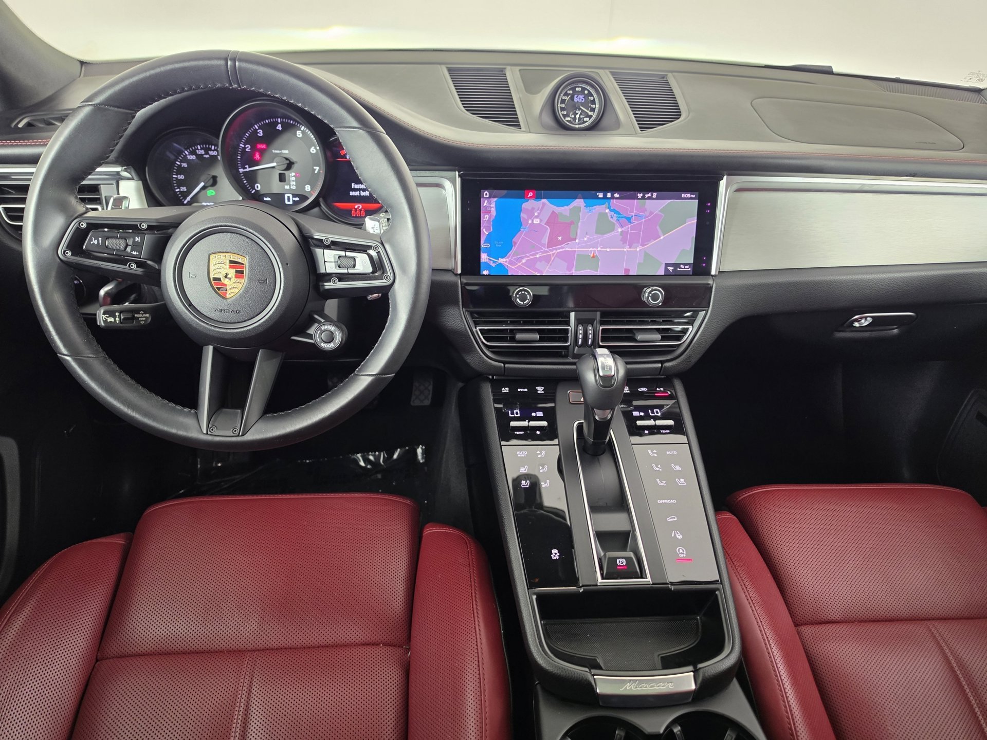 2025 Porsche Macan T - Photo 27