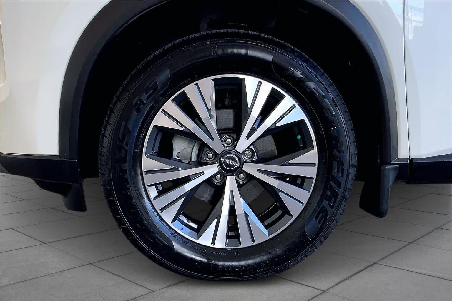 2022 Nissan Rogue SV - Photo 11