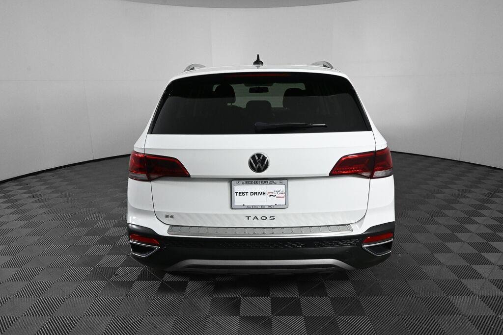 Used 2022 Pure White Volkswagen SE image 27
