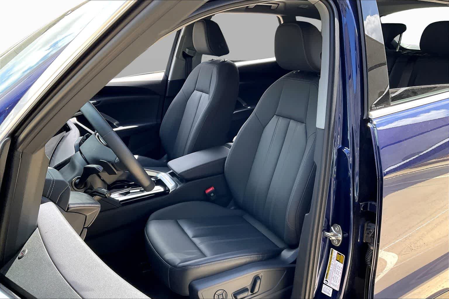 Used 2025 Navarra Blue Metallic Audi Premium image 8