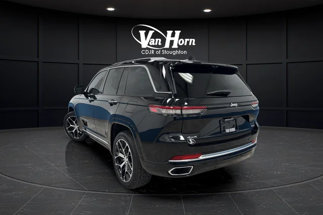 Used 2023 Diamond Black Crystal Pearlcoat Jeep Summit Reserve image 5