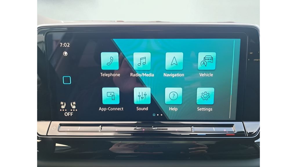 New 2026 Silver Volkswagen 2.0T SE w/Technology image 13