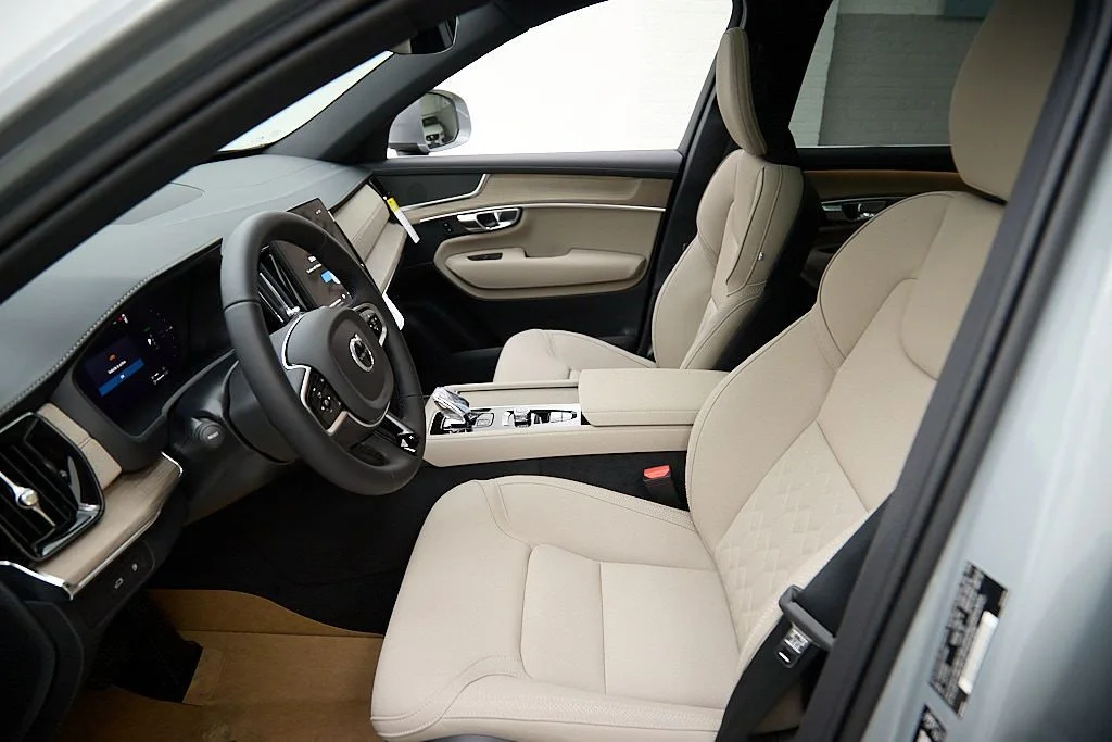 New 2026 Vapour Grey Volvo Plus image 18