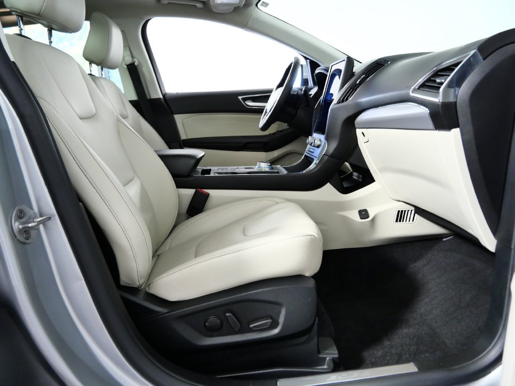 Used 2021 Silver Ford Titanium image 9